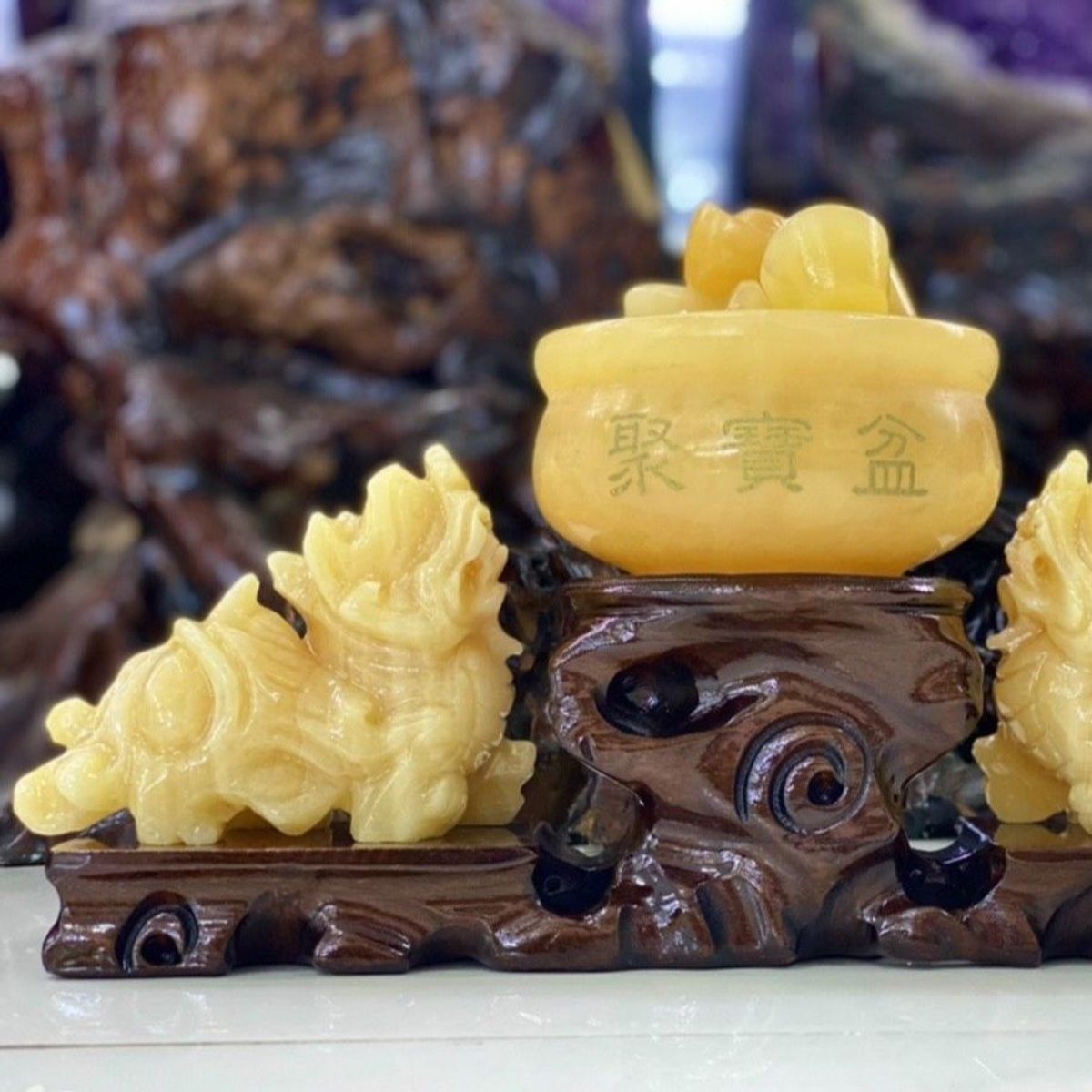 BỘ TÌ HƯU TRẦU BÁT BẢO ĐÁ NGỌC HOÀNG LONG THIÊN NHIÊN NGUYÊN KHỐI TẶNG KÈM ĐẾ GỖ - THẮNG GIANG BỘ TÌ HƯU TRẦU BÁT BẢO ĐÁ NGỌC HOÀNG LONG THIÊN NHIÊN NGUYÊN KHỐI TẶNG KÈM ĐẾ GỖ - THẮNG GIANG