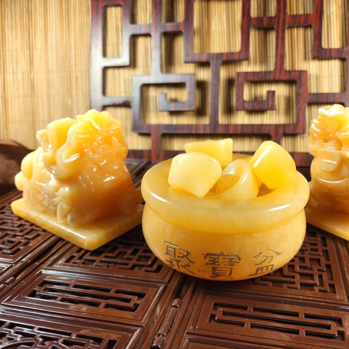 BỘ TÌ HƯU TRẦU BÁT BẢO ĐÁ NGỌC HOÀNG LONG THIÊN NHIÊN NGUYÊN KHỐI TẶNG KÈM ĐẾ GỖ - THẮNG GIANG BỘ TÌ HƯU TRẦU BÁT BẢO ĐÁ NGỌC HOÀNG LONG THIÊN NHIÊN NGUYÊN KHỐI TẶNG KÈM ĐẾ GỖ - THẮNG GIANG