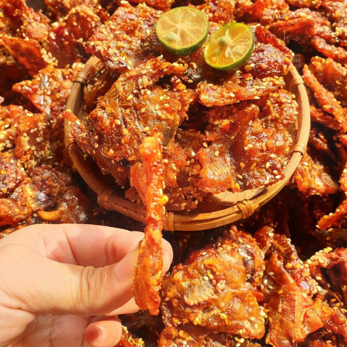 Cá bò lát rim tẩm mè ăn liền vị ngon khó cưỡng, Đặc sản Đà Nẵng hủ 500g - CTB724 Cá bò lát rim tẩm mè ăn liền vị ngon khó cưỡng, Đặc sản Đà Nẵng hủ 500g - CTB724
