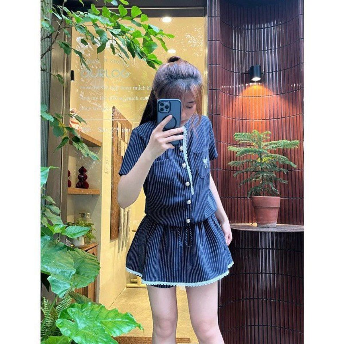 ĐẦM SỌC KÈM QUẦN PHỐI REN NƠ THÊU, CÓ ĐỆM VAI HÀNG CAO CẤP Freesize dưới 52kg ĐẦM SỌC KÈM QUẦN PHỐI REN NƠ THÊU, CÓ ĐỆM VAI HÀNG CAO CẤP Freesize dưới 52kg