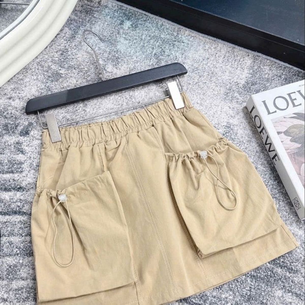 CHÂN VÁY KAKI CÓ TÚI RÚT CÓ QUẦN BÊN TRONG - NHƯ Ý BOUTIQUE CHÂN VÁY KAKI CÓ TÚI RÚT CÓ QUẦN BÊN TRONG - NHƯ Ý BOUTIQUE