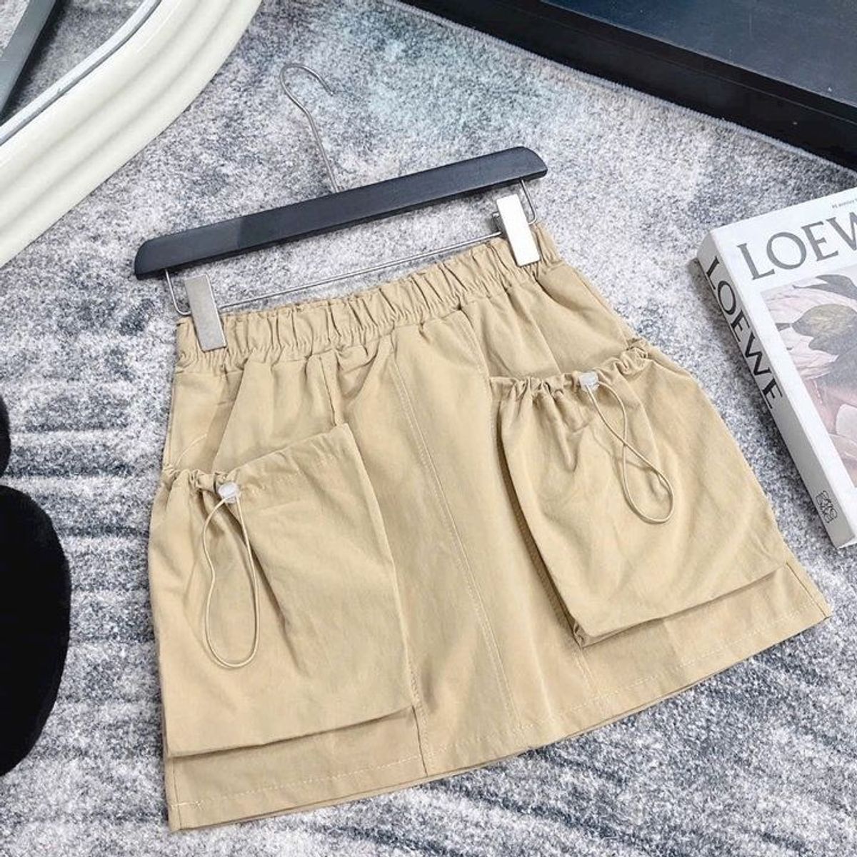 CHÂN VÁY KAKI CÓ TÚI RÚT CÓ QUẦN BÊN TRONG - NHƯ Ý BOUTIQUE CHÂN VÁY KAKI CÓ TÚI RÚT CÓ QUẦN BÊN TRONG - NHƯ Ý BOUTIQUE
