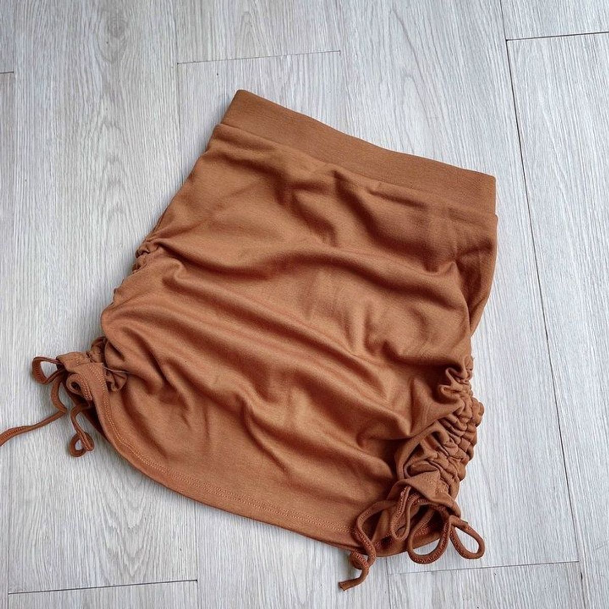 CHÂN VÁY NGẮN RÚT ÔM BODY - NHƯ Ý BOUTIQUE CHÂN VÁY NGẮN RÚT ÔM BODY - NHƯ Ý BOUTIQUE