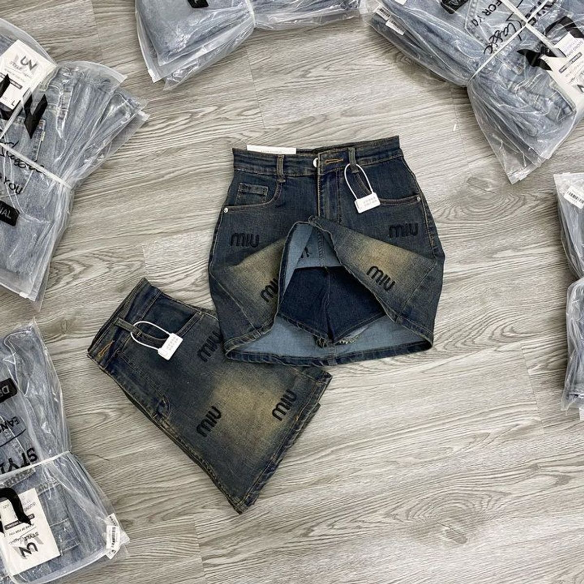 CHÂN VÁY JEAN NGẮN THÊU CO GIÃN - NHƯ Ý BOUTIQUE CHÂN VÁY JEAN NGẮN THÊU CO GIÃN - NHƯ Ý BOUTIQUE