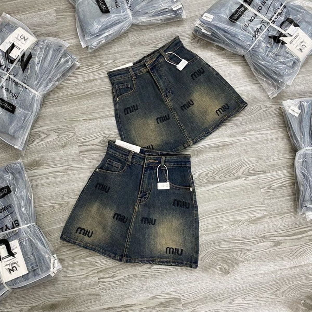 CHÂN VÁY JEAN NGẮN THÊU CO GIÃN - NHƯ Ý BOUTIQUE CHÂN VÁY JEAN NGẮN THÊU CO GIÃN - NHƯ Ý BOUTIQUE