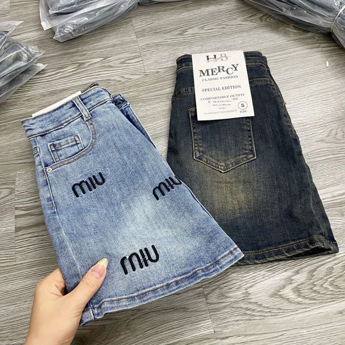 CHÂN VÁY JEAN NGẮN THÊU CO GIÃN - NHƯ Ý BOUTIQUE CHÂN VÁY JEAN NGẮN THÊU CO GIÃN - NHƯ Ý BOUTIQUE