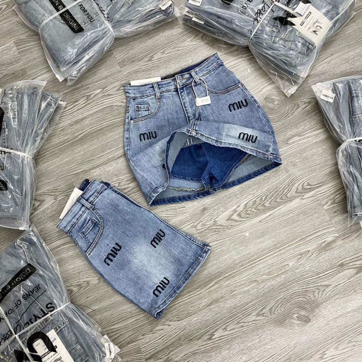 CHÂN VÁY JEAN NGẮN THÊU CO GIÃN - NHƯ Ý BOUTIQUE CHÂN VÁY JEAN NGẮN THÊU CO GIÃN - NHƯ Ý BOUTIQUE