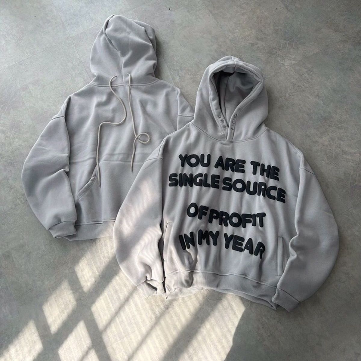 áo hoodie in nổi YOU ARE THE SINGLE SOURCE chất thun nỉ dày mịn, nó sốt có nút bấm+ dây luồng, 4 túi trước và sau áo hoodie in nổi YOU ARE THE SINGLE SOURCE chất thun nỉ dày mịn, nó sốt có nút bấm+ dây luồng, 4 túi trước và sau