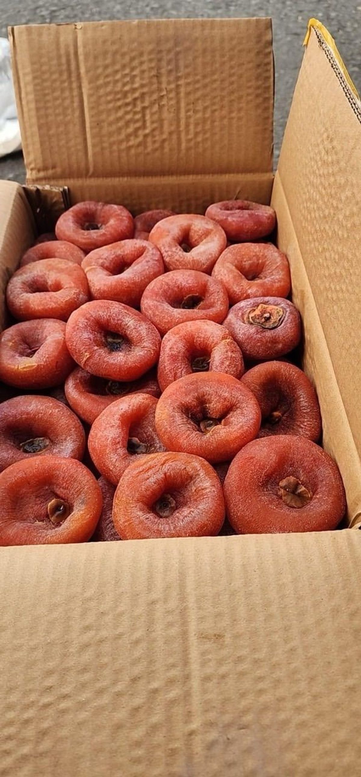 Hồng treo gió hồng chén sấy dẻo thùng 10kg Hồng treo gió hồng chén sấy dẻo thùng 10kg