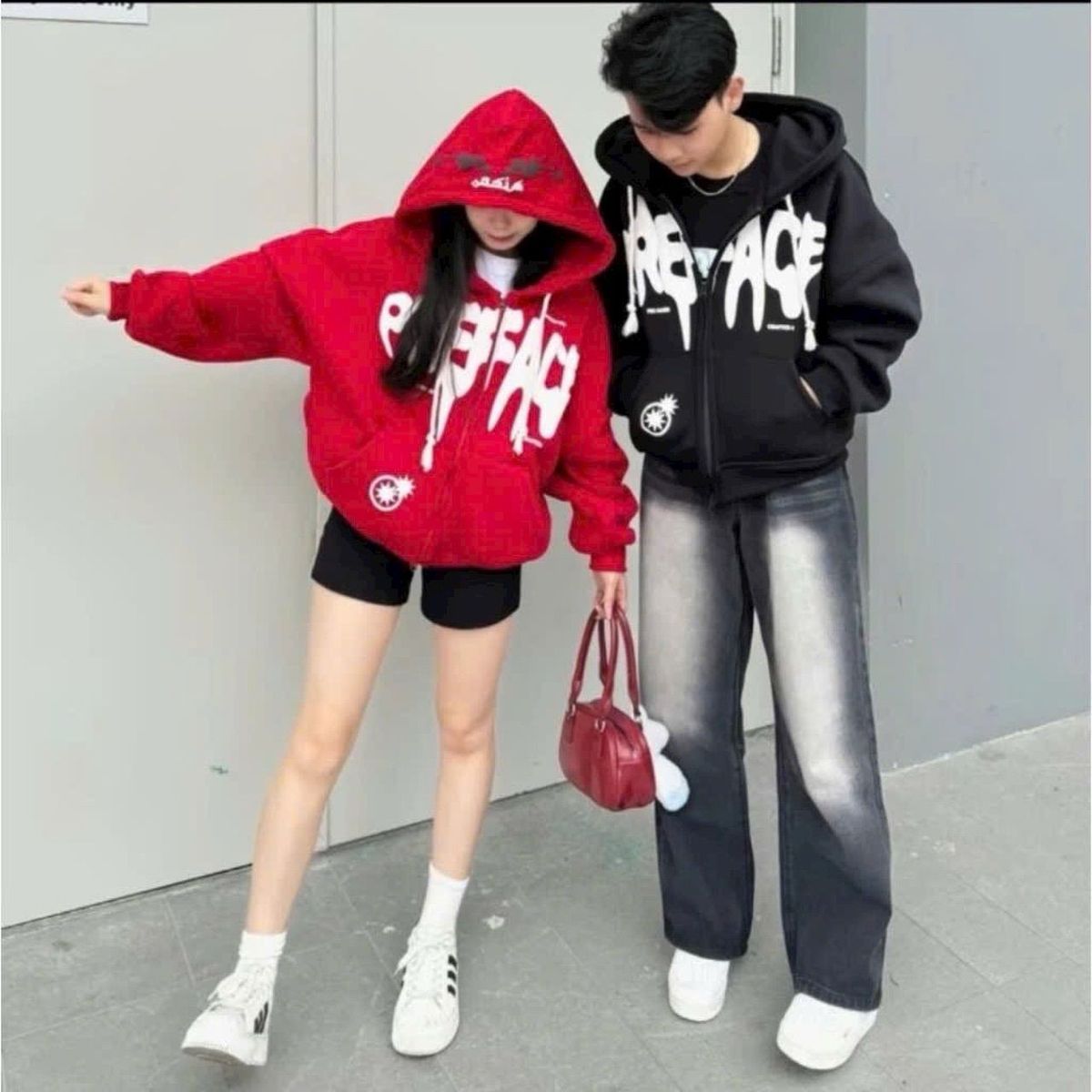 Áo khoác nỉ in nổi full áo, dây kéo 2 đầu, nón 2 lớp vải chính from rộng. Giá sỉ - giá bán buôn Áo khoác nỉ in nổi full áo, dây kéo 2 đầu, nón 2 lớp vải chính from rộng. Giá sỉ - giá bán buôn