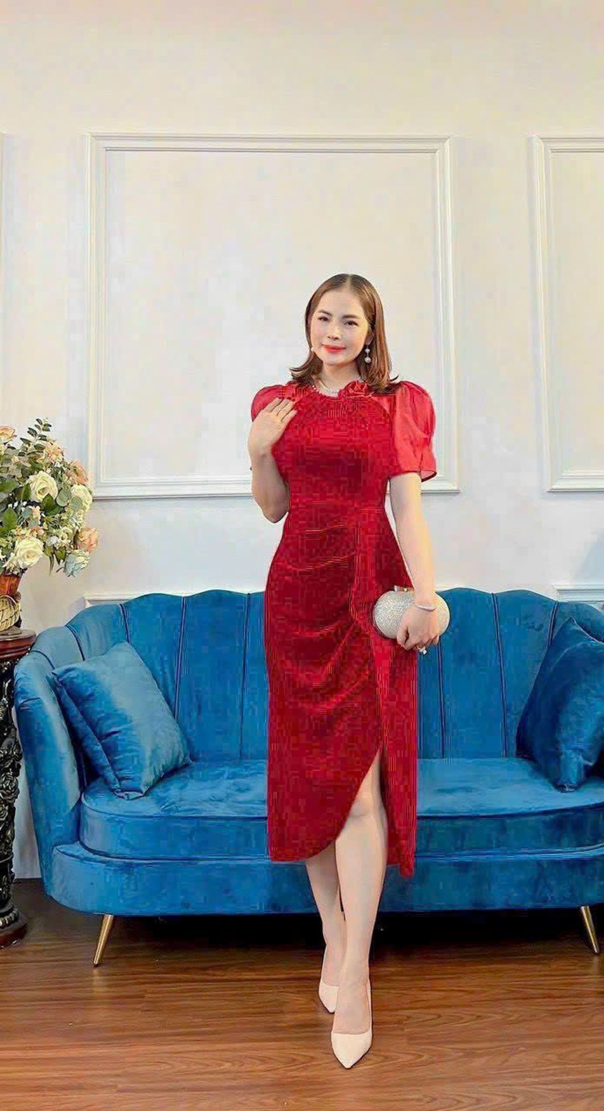 Đầm cổ yếm kết bông cườm, thiết kế sang trọng hàng cao cấp Đầm cổ yếm kết bông cườm, thiết kế sang trọng hàng cao cấp