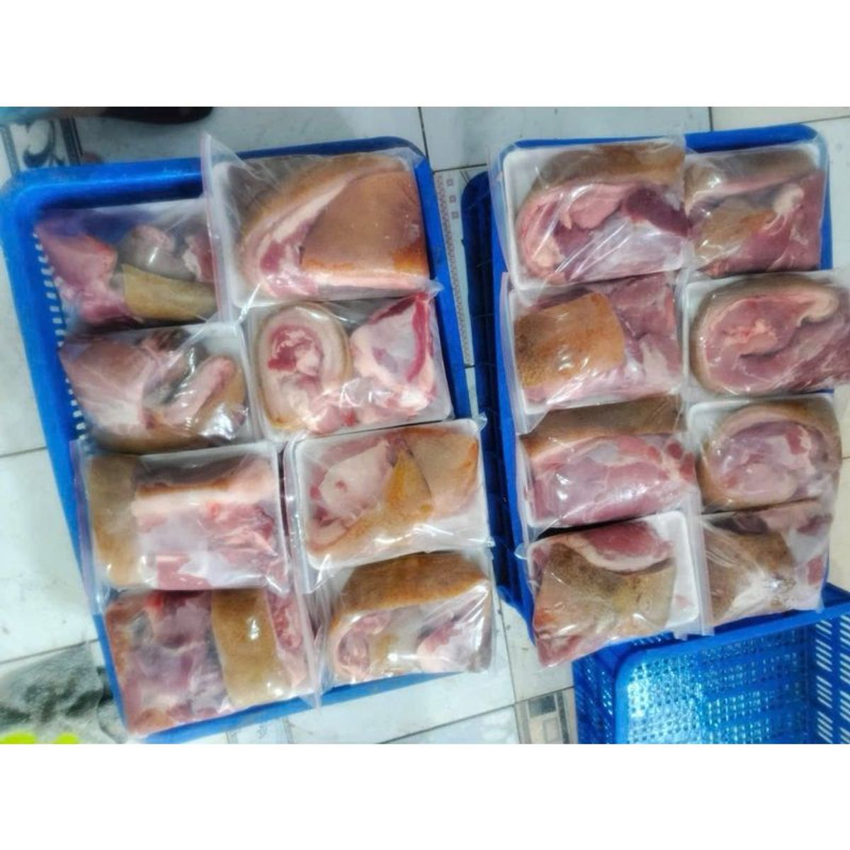 Heo Rừng 3 chân long phần ba rọi đùi bịch 1kg (giao tphcm) Heo Rừng 3 chân long phần ba rọi đùi bịch 1kg (giao tphcm)