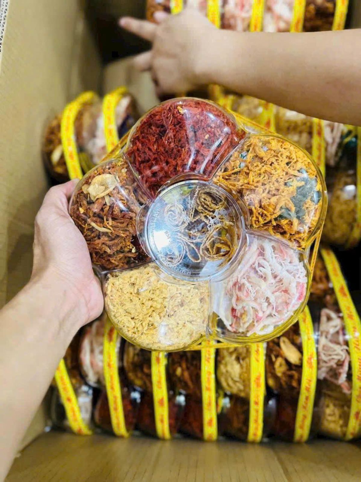 SET KHÔ LỤC VỊ HOA MAI: ĐẸP MẮT, HƯƠNG VỊ QUÊ, QUÀ TẾT SANG TRỌNG - WINNIE HOUSE SET KHÔ LỤC VỊ HOA MAI: ĐẸP MẮT, HƯƠNG VỊ QUÊ, QUÀ TẾT SANG TRỌNG - WINNIE HOUSE