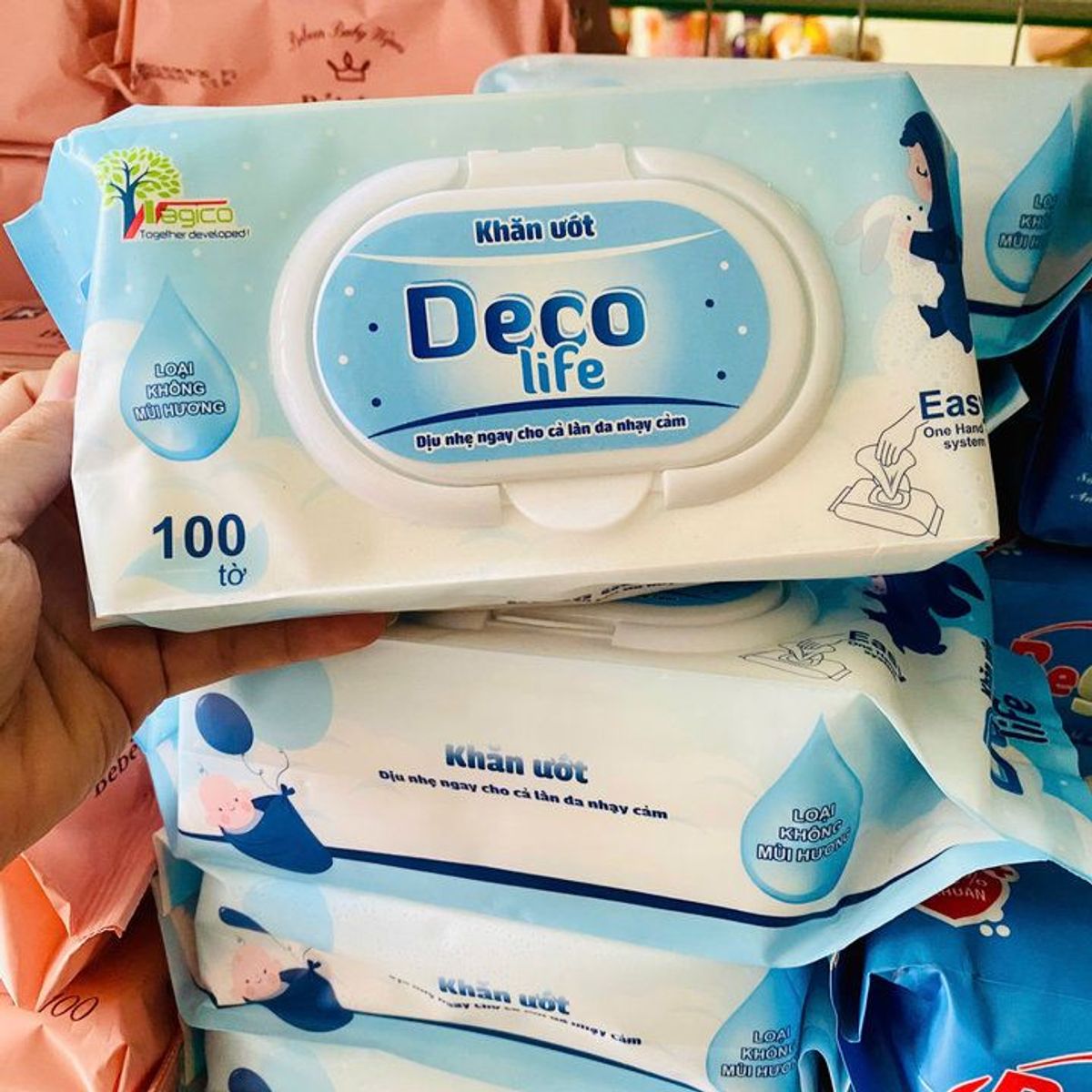 KHĂN ƯỚT DECO LIFE KHÔNG MÙI SỬ DỤNG ĐƯỢC CHO DA NHẠY CẢM HỘP 100 TỜ L080 - LADY'S PASSION KHĂN ƯỚT DECO LIFE KHÔNG MÙI SỬ DỤNG ĐƯỢC CHO DA NHẠY CẢM HỘP 100 TỜ L080 - LADY'S PASSION