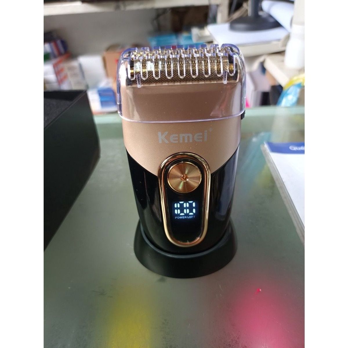 MÁY CẠO RÂU KHÔ 3 LƯỠI KÈM GIÁ ĐỠ KEMEI KM 3209 CAO CẤP TRONG CÁC DÒNG MÁY CẠO RÂU GD094 - LADY'S PASSION MÁY CẠO RÂU KHÔ 3 LƯỠI KÈM GIÁ ĐỠ KEMEI KM 3209 CAO CẤP TRONG CÁC DÒNG MÁY CẠO RÂU GD094 - LADY'S PASSION