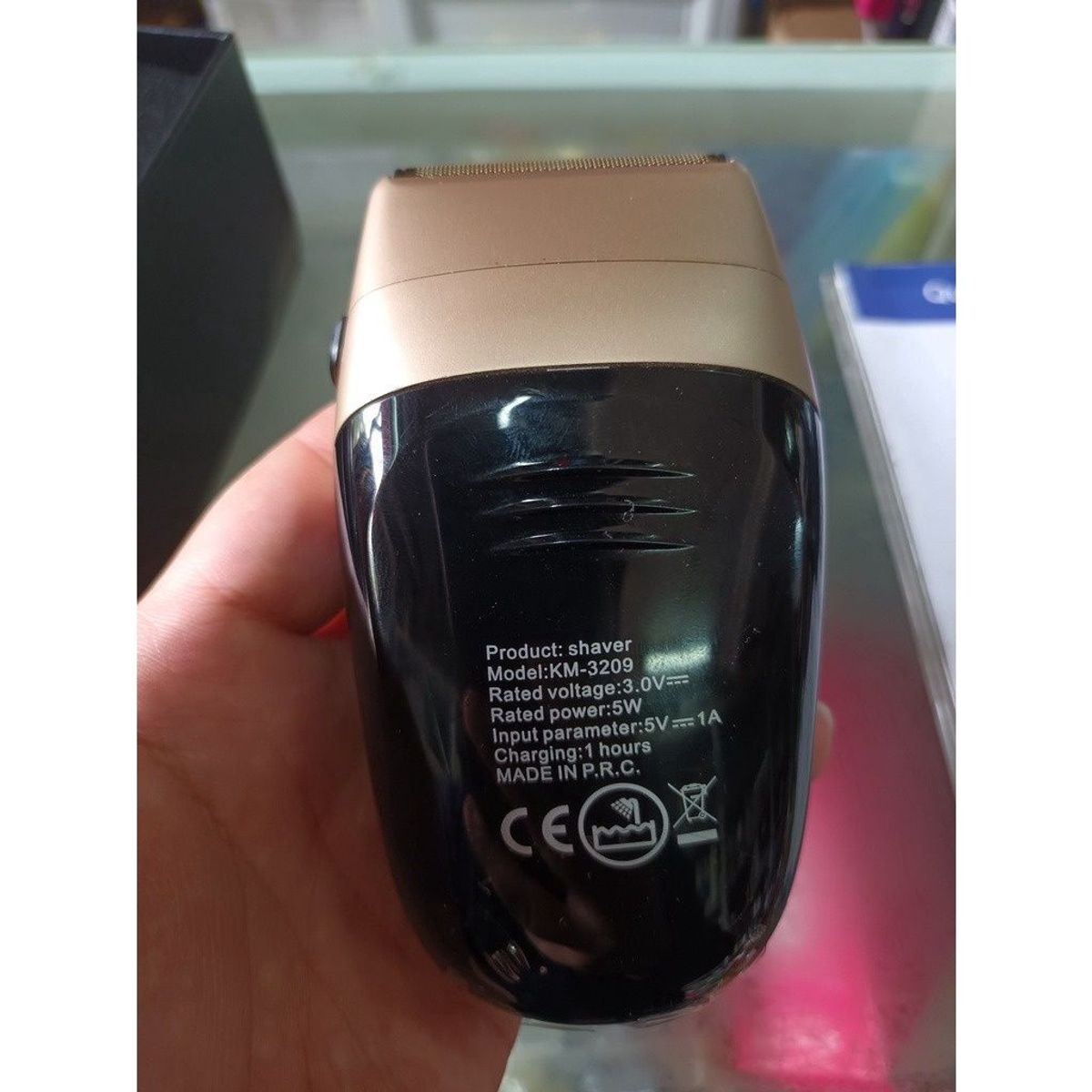 MÁY CẠO RÂU KHÔ 3 LƯỠI KÈM GIÁ ĐỠ KEMEI KM 3209 CAO CẤP TRONG CÁC DÒNG MÁY CẠO RÂU GD094 - LADY'S PASSION MÁY CẠO RÂU KHÔ 3 LƯỠI KÈM GIÁ ĐỠ KEMEI KM 3209 CAO CẤP TRONG CÁC DÒNG MÁY CẠO RÂU GD094 - LADY'S PASSION