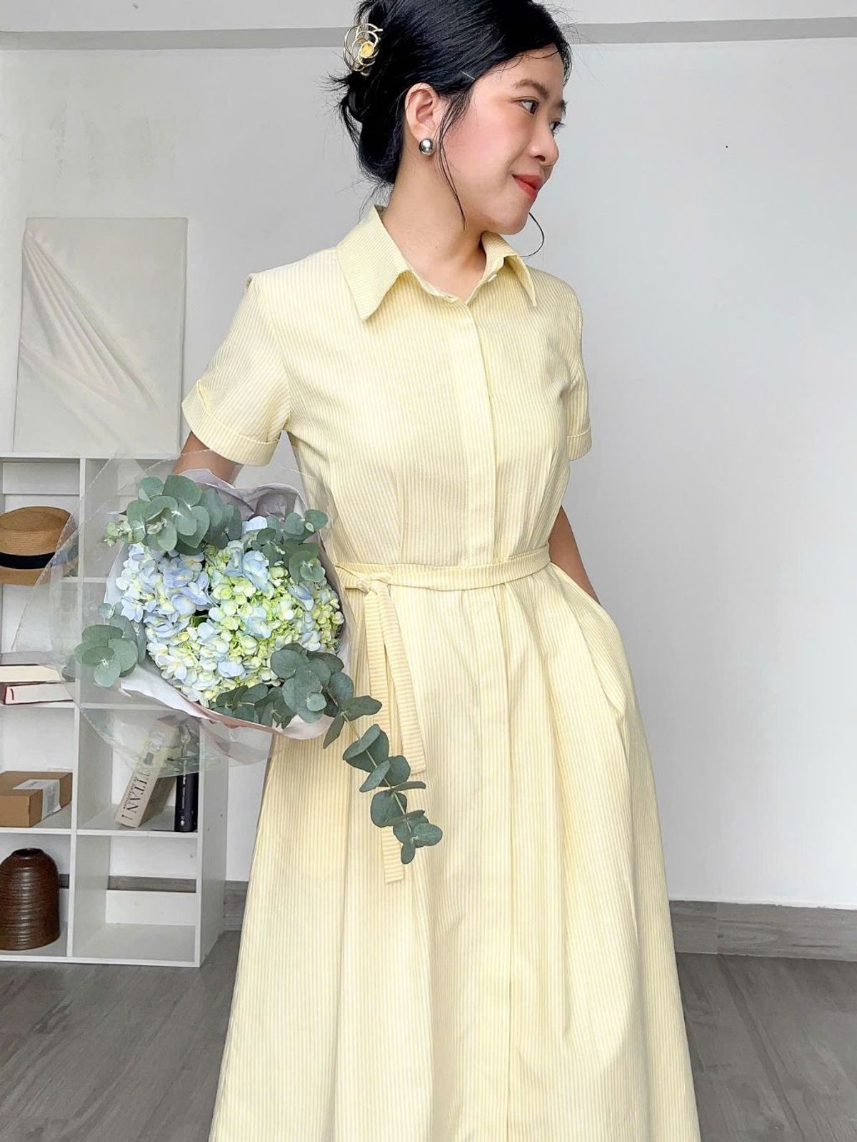 Đầm sơ mi sọc dáng dài thiết kế chiết eo tay ngắn-Lemme Đầm sơ mi sọc dáng dài thiết kế chiết eo tay ngắn-Lemme