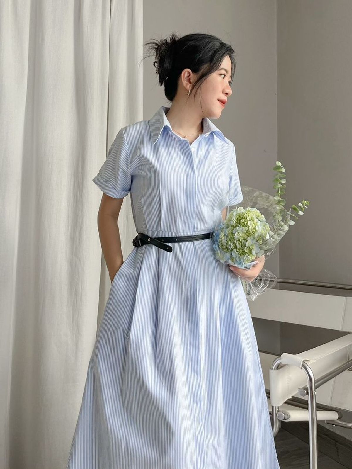 Đầm sơ mi sọc dáng dài thiết kế chiết eo tay ngắn-Lemme Đầm sơ mi sọc dáng dài thiết kế chiết eo tay ngắn-Lemme
