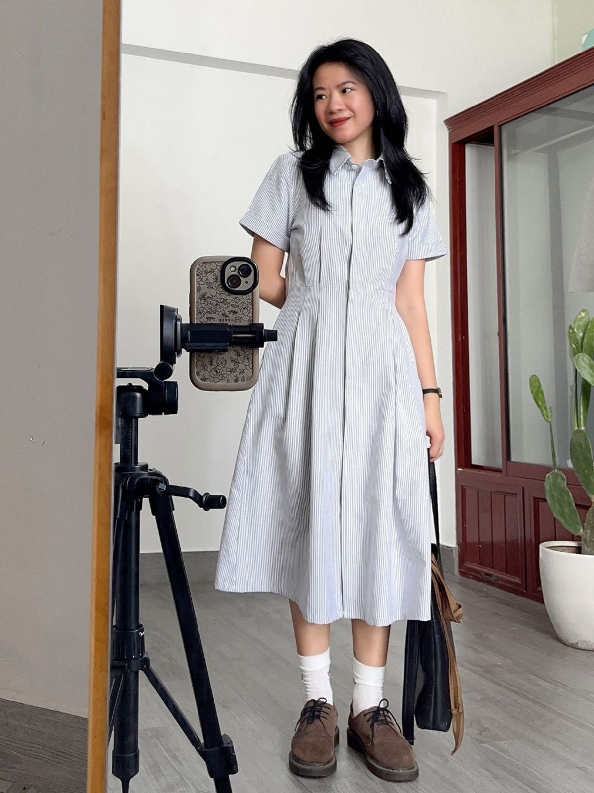 Đầm sơ mi sọc dáng dài thiết kế chiết eo tay ngắn-Lemme Đầm sơ mi sọc dáng dài thiết kế chiết eo tay ngắn-Lemme