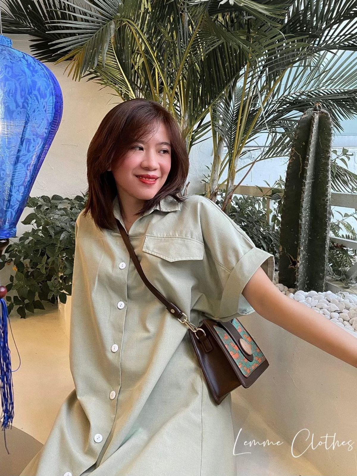 Đầm sơ mi tay ngắn fom rộng xẻ tà Đầm sơ mi tay ngắn fom rộng xẻ tà