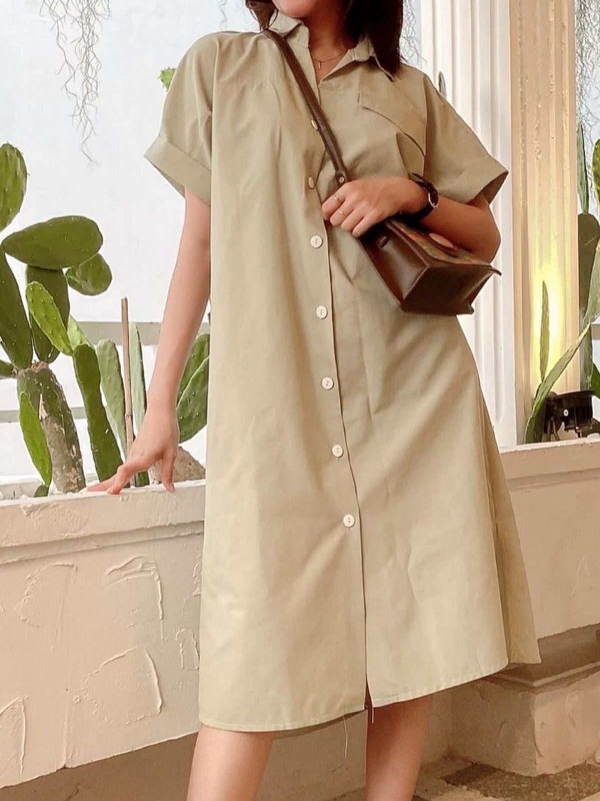 Đầm sơ mi tay ngắn fom rộng xẻ tà Đầm sơ mi tay ngắn fom rộng xẻ tà