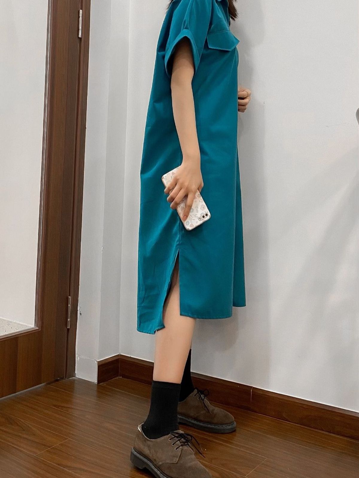 Đầm sơ mi tay ngắn fom rộng xẻ tà Đầm sơ mi tay ngắn fom rộng xẻ tà