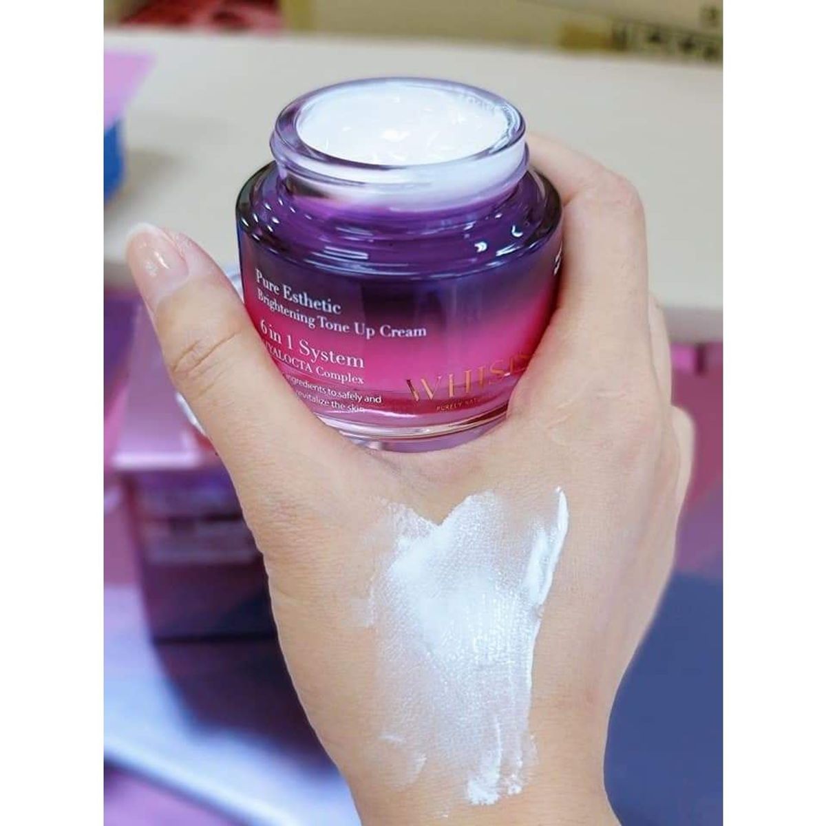 Kem Dưỡng Ẩm Trắng Da 6 in 1 WHISIS Pure Esthetic Brightening Tone Up Cream Cấp Ẩm, Nâng Tone, Giảm Nám, Trẻ Hoá Da 50g Kem Dưỡng Ẩm Trắng Da 6 in 1 WHISIS Pure Esthetic Brightening Tone Up Cream Cấp Ẩm, Nâng Tone, Giảm Nám, Trẻ Hoá Da 50g