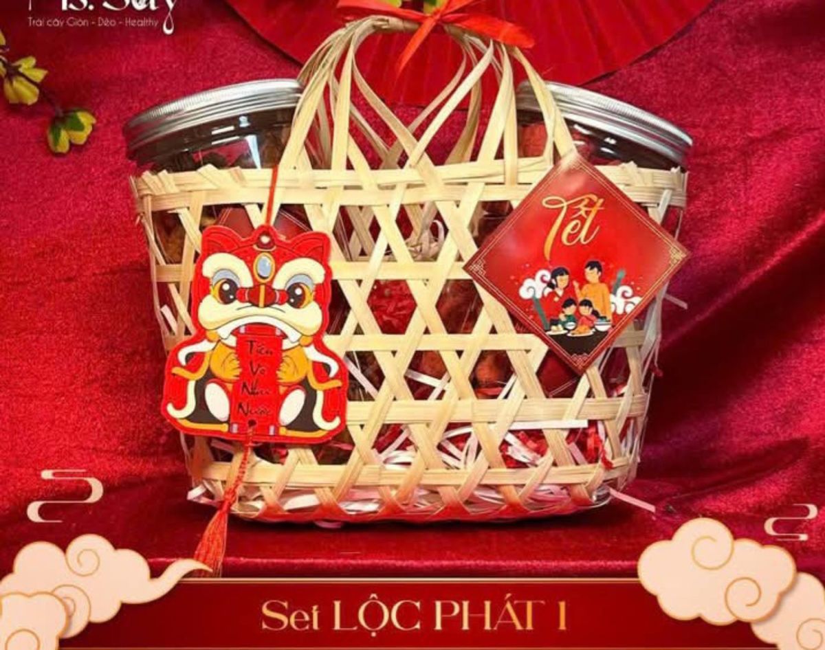 SET QUÀ TẾT TRÁI CÂY SẤY LẠNH TƯƠI NGON DẺO GIÒN KHÔNG CHẤT BẢO QUẢN KHÔNG ĐƯỜNG HÓA HỌC SET QUÀ TẾT TRÁI CÂY SẤY LẠNH TƯƠI NGON DẺO GIÒN KHÔNG CHẤT BẢO QUẢN KHÔNG ĐƯỜNG HÓA HỌC