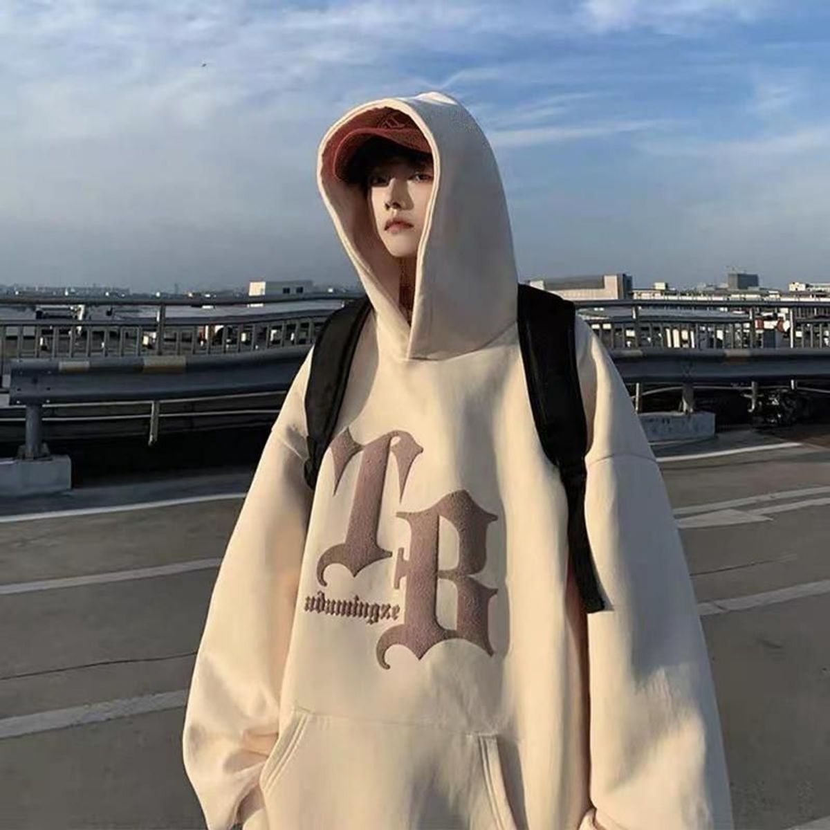Áo khoác hoodie nam nữ logo in nổi TB cá tính, năng dộng Unisex Menswear Áo khoác hoodie nam nữ logo in nổi TB cá tính, năng dộng Unisex Menswear