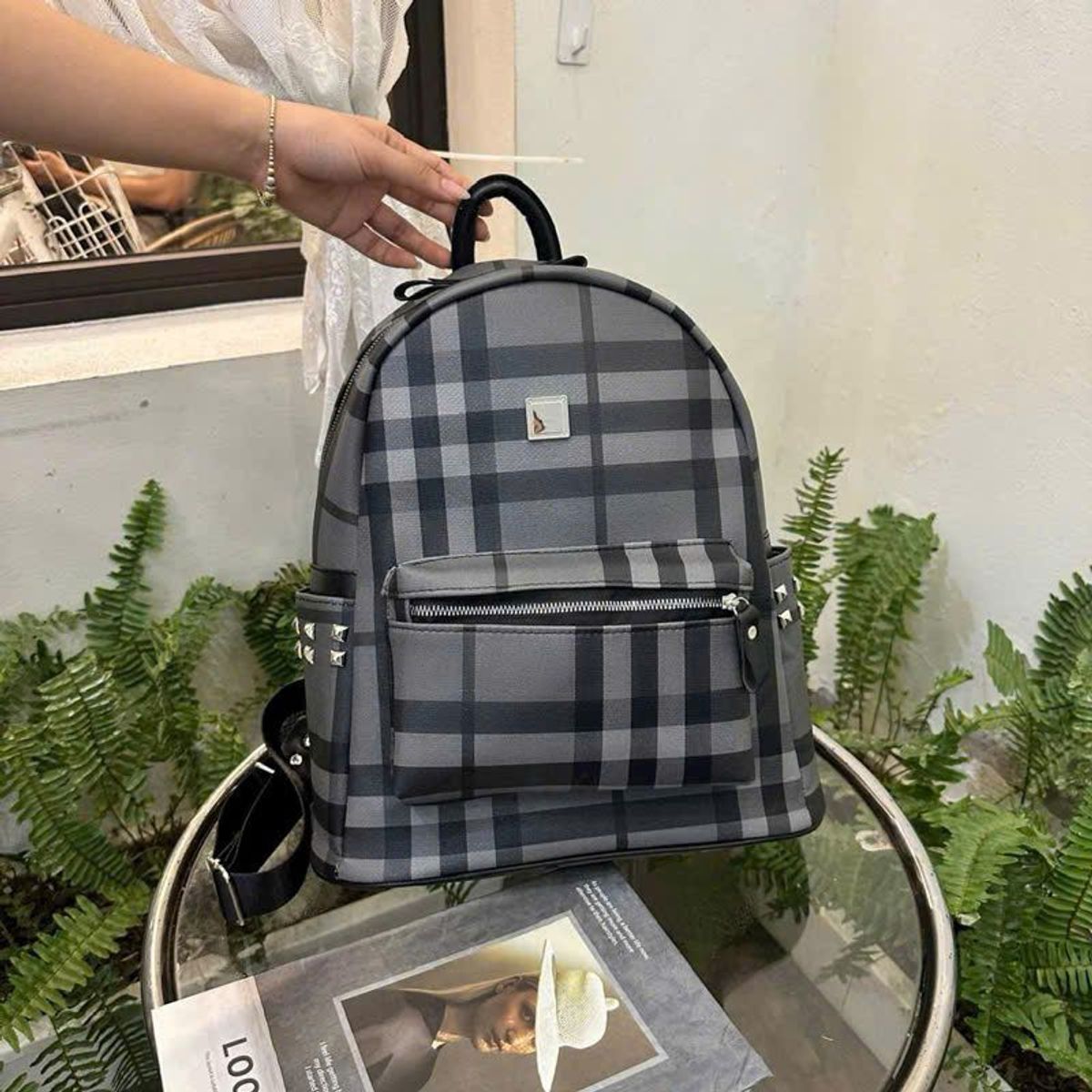 BALO DA KẺ CARO ĐI HỌC ĐI CHƠI, QUAI BẢN TO ÊM ÁI, SIZE 40, PHONG CÁCH BALO DA KẺ CARO ĐI HỌC ĐI CHƠI, QUAI BẢN TO ÊM ÁI, SIZE 40, PHONG CÁCH