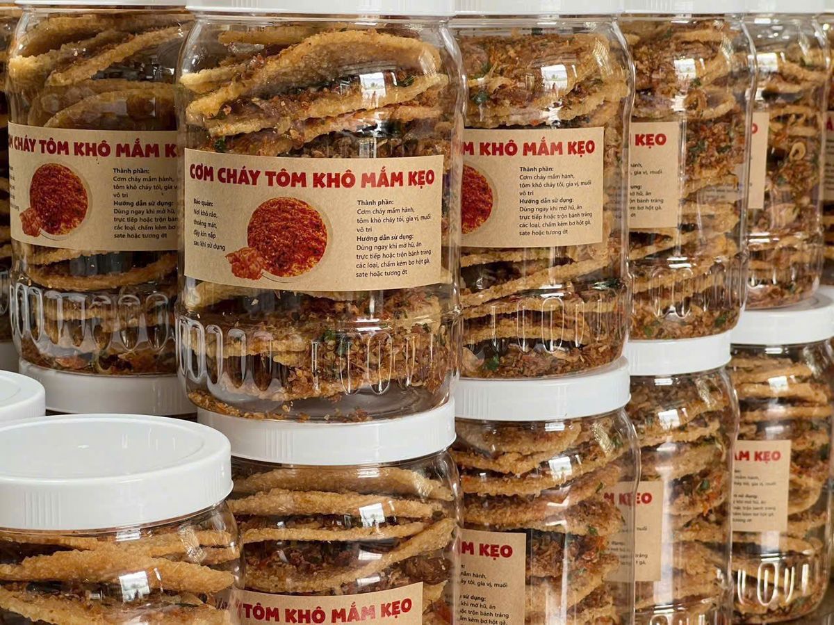CƠM CHÁY TÔM KHÔ MẮM KẸO: ĐẬM ĐÀ HƯƠNG VỊ VIỆT 500G - WINNIE HOUSE CƠM CHÁY TÔM KHÔ MẮM KẸO: ĐẬM ĐÀ HƯƠNG VỊ VIỆT 500G - WINNIE HOUSE
