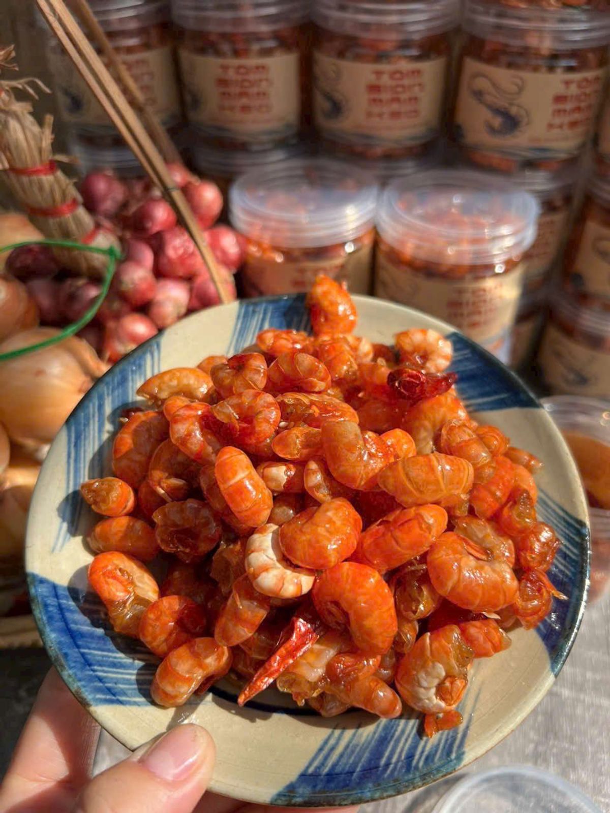 TÔM RIM MẮM KẸO NHÀ LÀM: GIÒN RỤM, ĐẬM ĐÀ, NGON TUYỆT CÚ MÈO 200G - WINNIE HOUSE TÔM RIM MẮM KẸO NHÀ LÀM: GIÒN RỤM, ĐẬM ĐÀ, NGON TUYỆT CÚ MÈO 200G - WINNIE HOUSE
