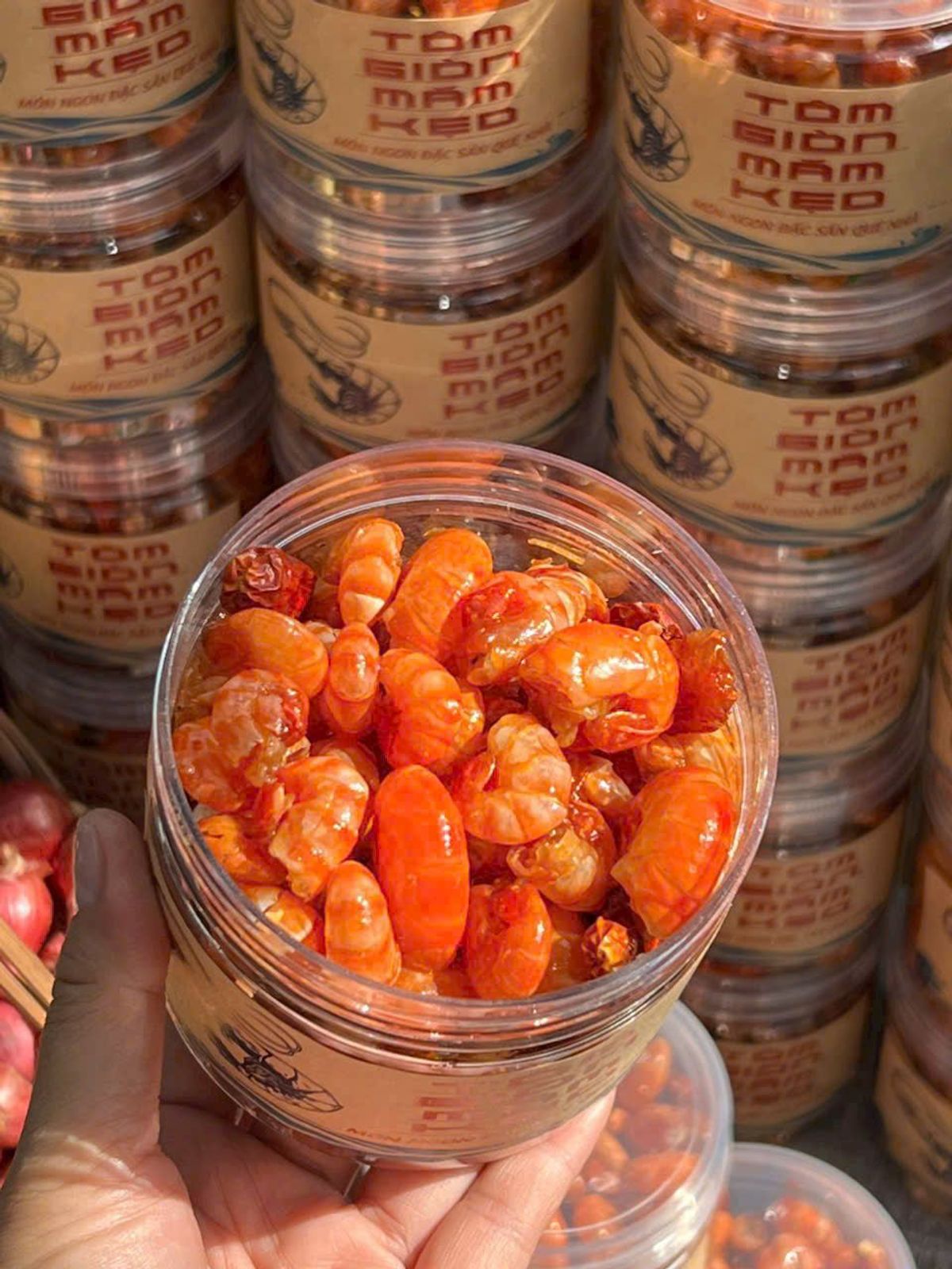TÔM RIM MẮM KẸO NHÀ LÀM: GIÒN RỤM, ĐẬM ĐÀ, NGON TUYỆT CÚ MÈO 200G - WINNIE HOUSE TÔM RIM MẮM KẸO NHÀ LÀM: GIÒN RỤM, ĐẬM ĐÀ, NGON TUYỆT CÚ MÈO 200G - WINNIE HOUSE