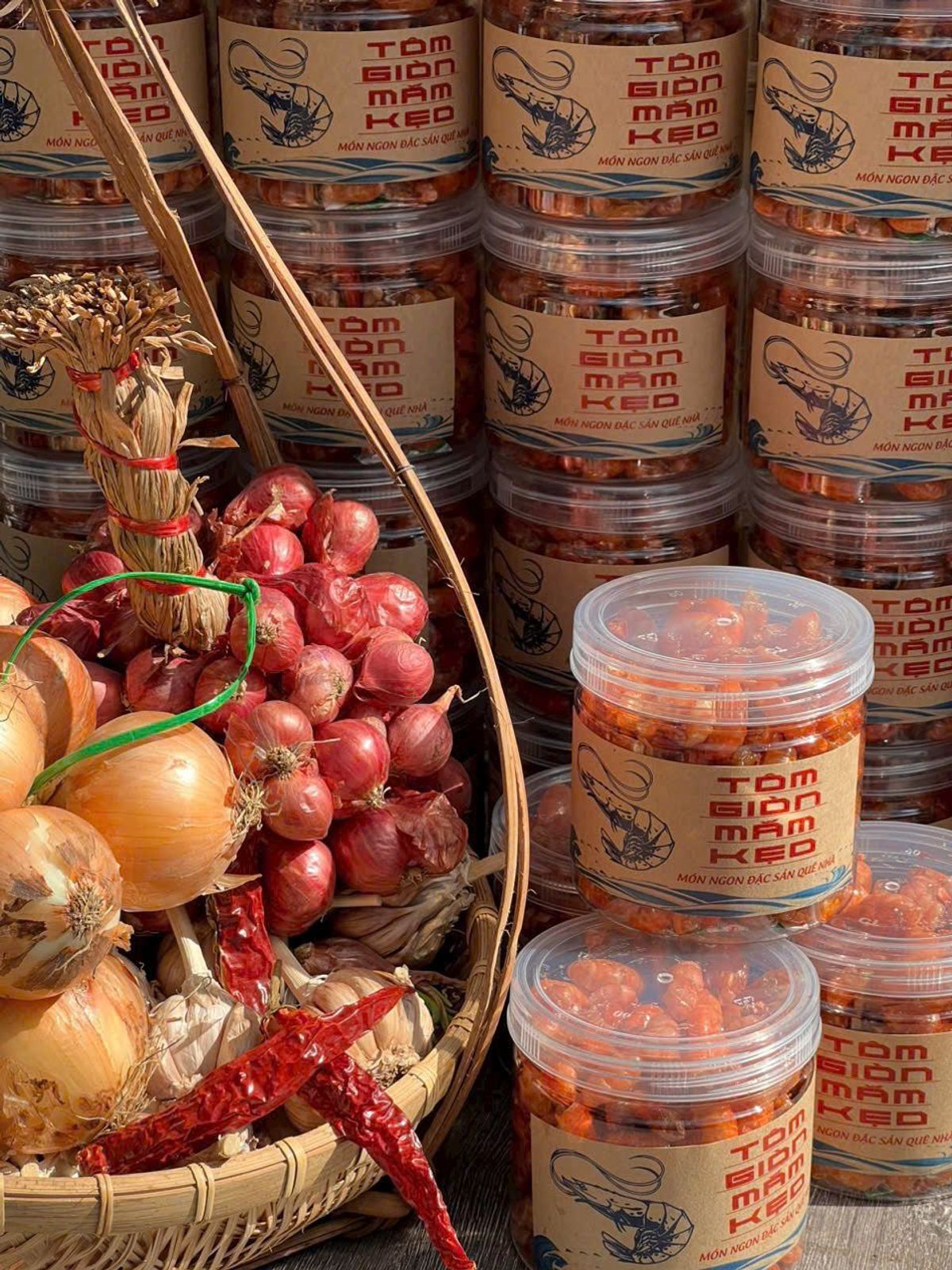 TÔM RIM MẮM KẸO NHÀ LÀM: GIÒN RỤM, ĐẬM ĐÀ, NGON TUYỆT CÚ MÈO 200G - WINNIE HOUSE TÔM RIM MẮM KẸO NHÀ LÀM: GIÒN RỤM, ĐẬM ĐÀ, NGON TUYỆT CÚ MÈO 200G - WINNIE HOUSE