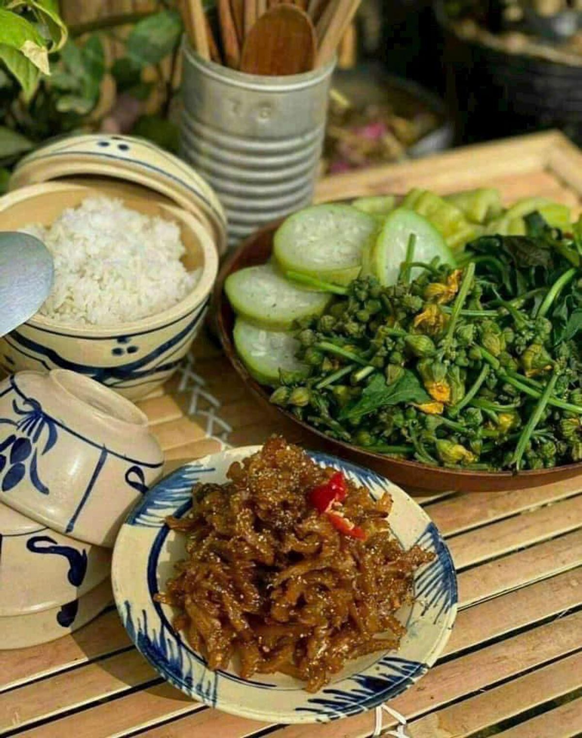 CÁ CƠM KHO SẤY TIÊU CHÂN ÁI VỊ MIỀN TÂY 250G - WINNIE HOUSE CÁ CƠM KHO SẤY TIÊU CHÂN ÁI VỊ MIỀN TÂY 250G - WINNIE HOUSE