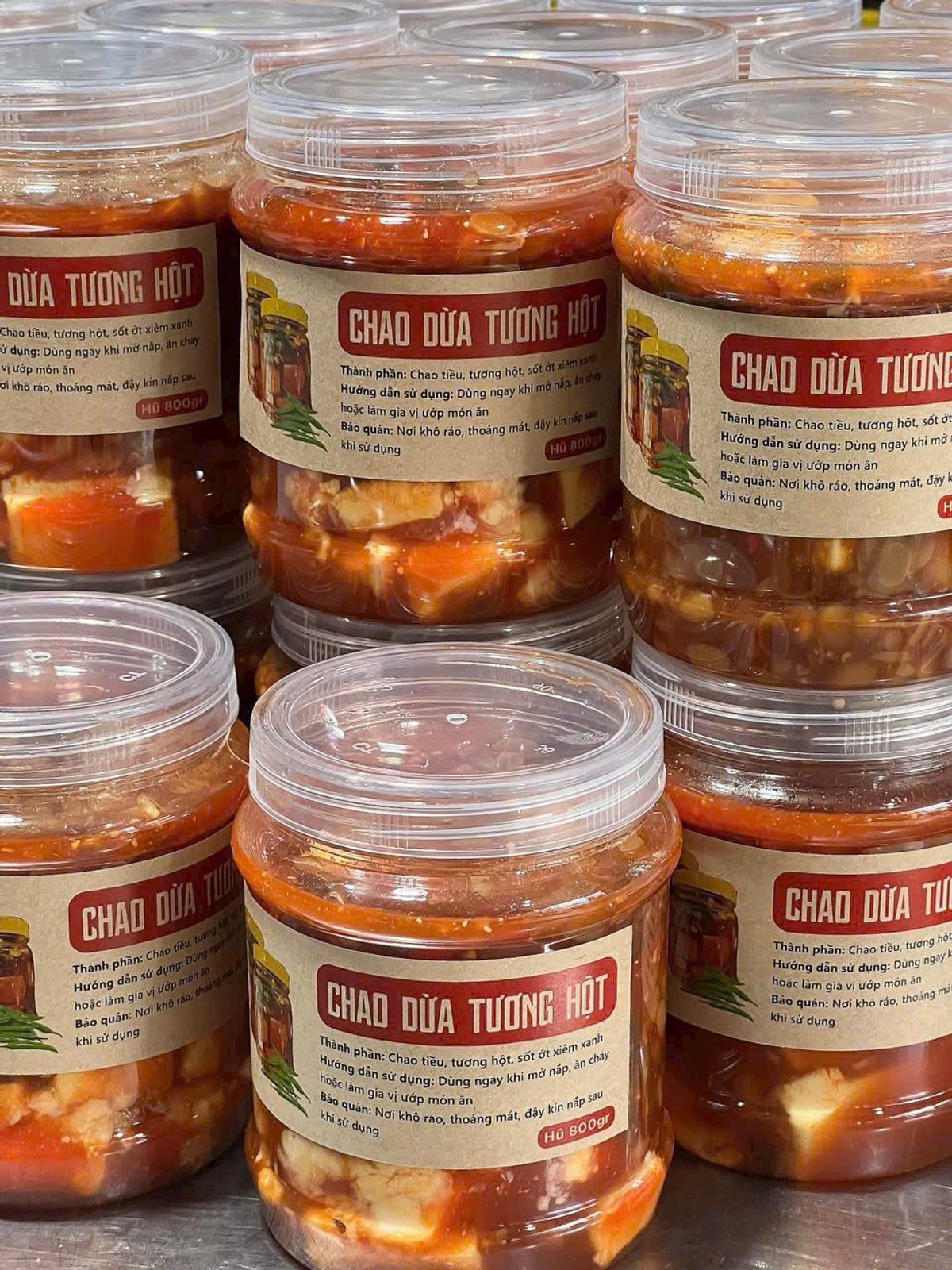 CHAO ỚT XIÊM TƯƠNG HỘT: HƯƠNG VỊ MỚI LẠ, ĐẬM ĐÀ KHÓ QUÊN 800G - WINNIE HOUSE CHAO ỚT XIÊM TƯƠNG HỘT: HƯƠNG VỊ MỚI LẠ, ĐẬM ĐÀ KHÓ QUÊN 800G - WINNIE HOUSE