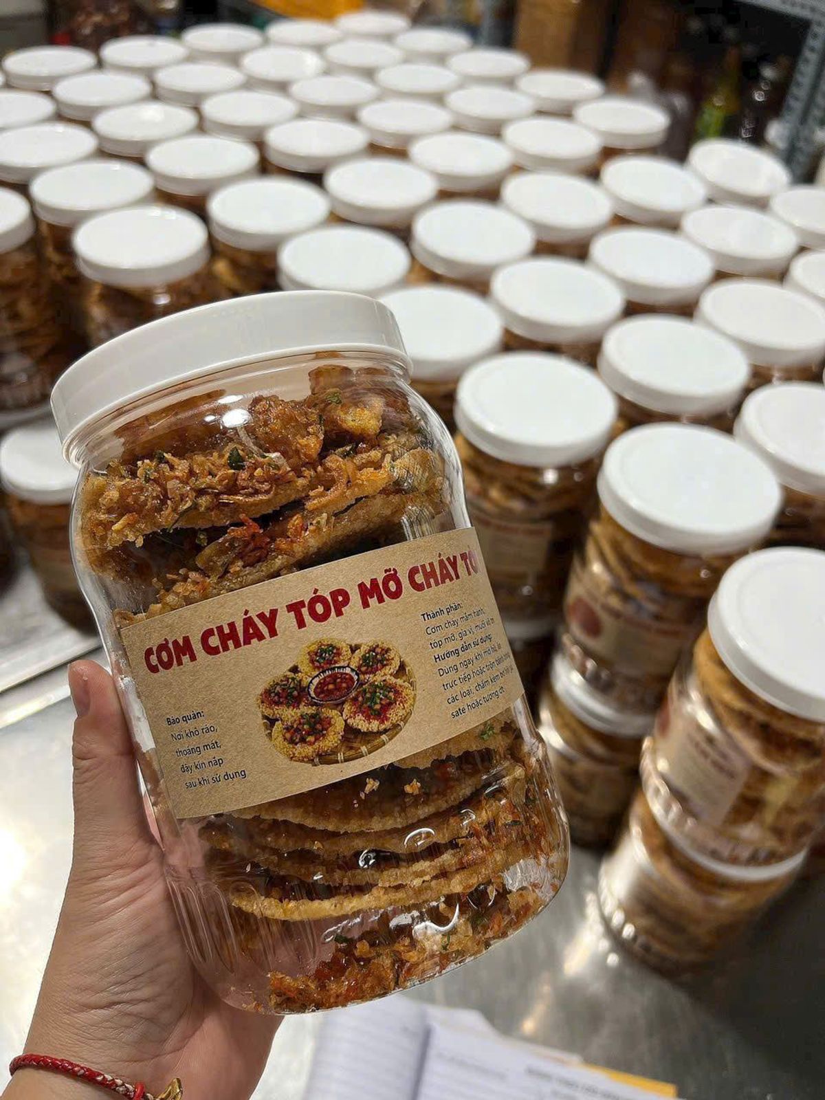 CƠM CHÁY TÓP MỠ HÀNH PHI MUỐI TÔM, HƯƠNG VỊ ĐẶC BIỆT 500G - WINNIE HOUSE CƠM CHÁY TÓP MỠ HÀNH PHI MUỐI TÔM, HƯƠNG VỊ ĐẶC BIỆT 500G - WINNIE HOUSE