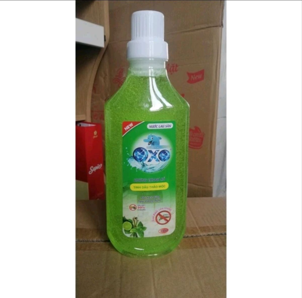 Nước lau sàn đặc trị muỗi tinh dầu thảo mộc OXO. Dung tích 1 lít Nước lau sàn đặc trị muỗi tinh dầu thảo mộc OXO. Dung tích 1 lít