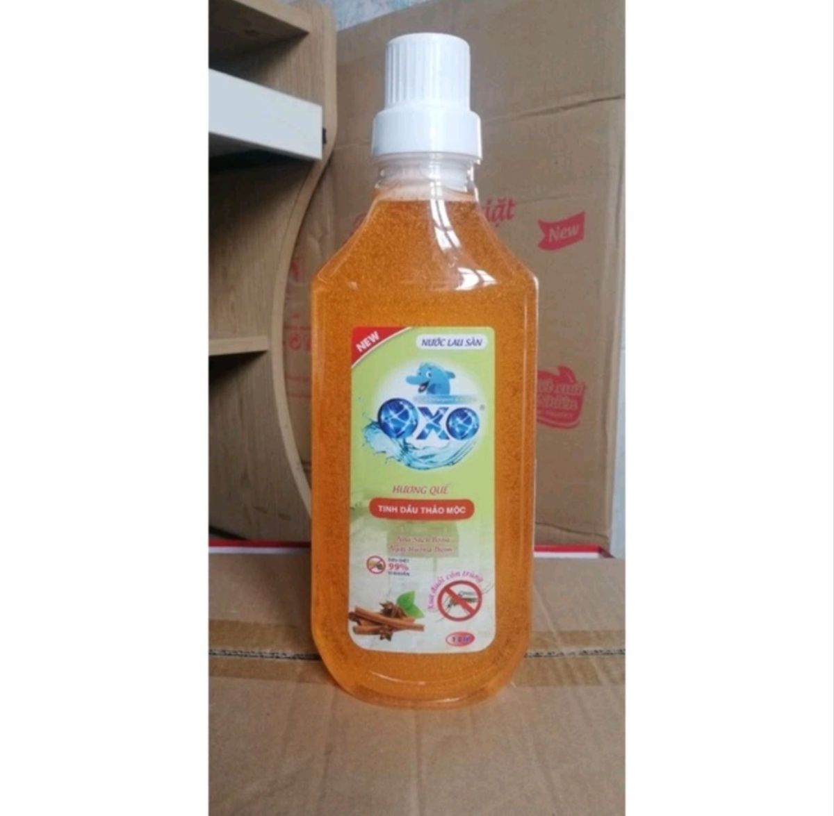 Nước lau sàn đặc trị muỗi tinh dầu thảo mộc OXO. Dung tích 1 lít Nước lau sàn đặc trị muỗi tinh dầu thảo mộc OXO. Dung tích 1 lít