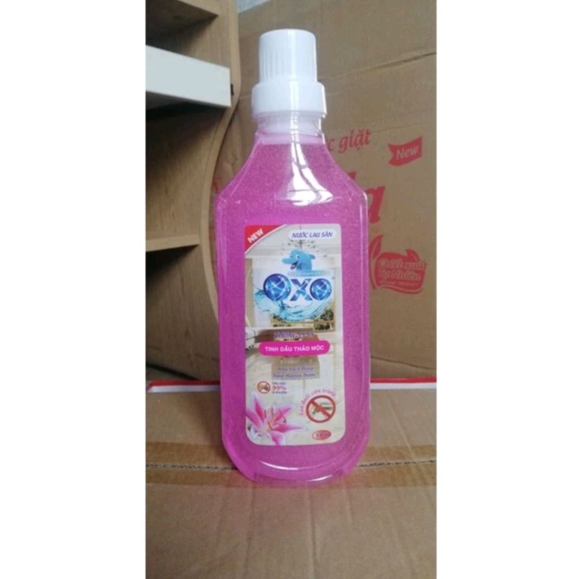 Nước lau sàn đặc trị muỗi tinh dầu thảo mộc OXO. Dung tích 1 lít Nước lau sàn đặc trị muỗi tinh dầu thảo mộc OXO. Dung tích 1 lít
