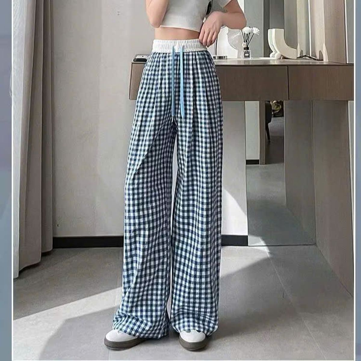 Quần kẻ caro ống rộng dáng suông nữ cạp chun lưng cao họa tiết kẻ sọc caro lạ mắt chất kate Quần kẻ caro ống rộng dáng suông nữ cạp chun lưng cao họa tiết kẻ sọc caro lạ mắt chất kate