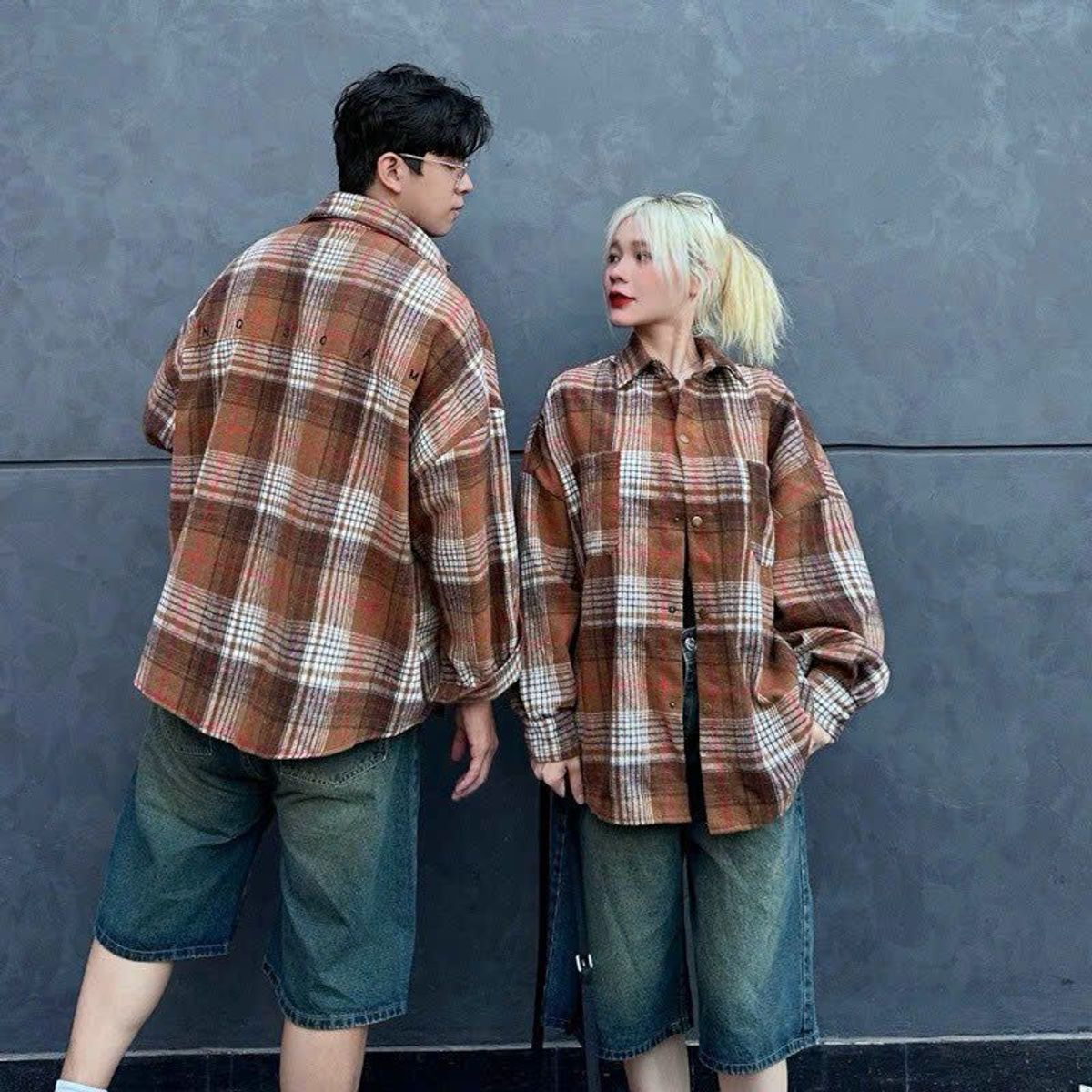 Áo khoác sơ mi chất kate nam nữ FLANNEL tay dài from rộng nhiều màu cá tính (k nón) Áo khoác sơ mi chất kate nam nữ FLANNEL tay dài from rộng nhiều màu cá tính (k nón)