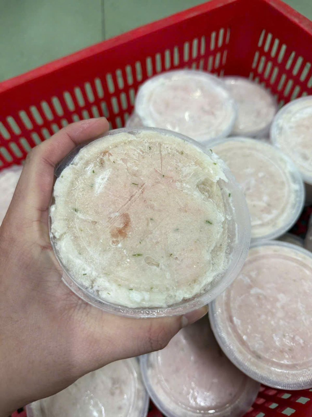Chả tôm sống hộp 500g Chả tôm sống hộp 500g