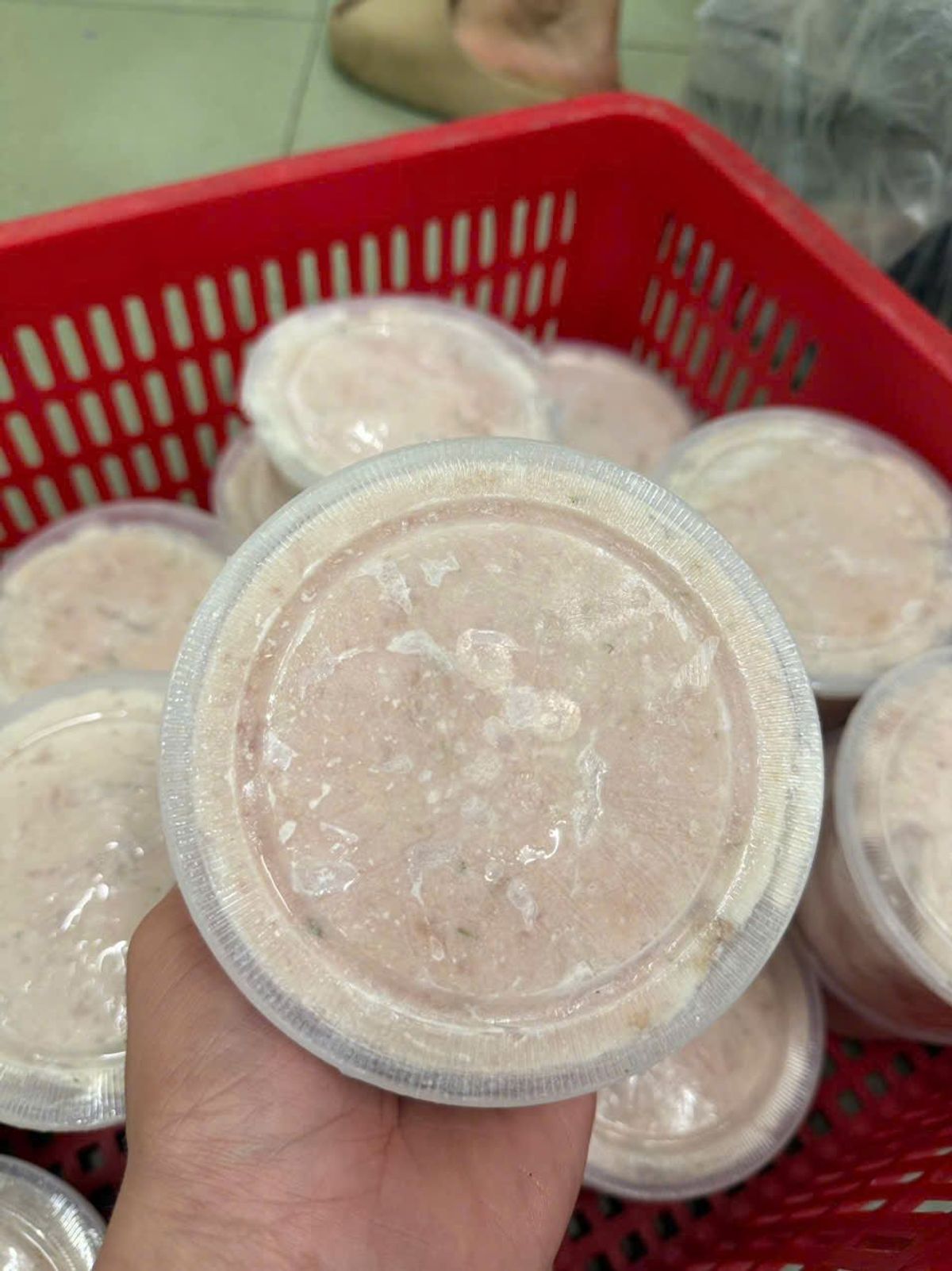 Chả tôm sống hộp 500g Chả tôm sống hộp 500g