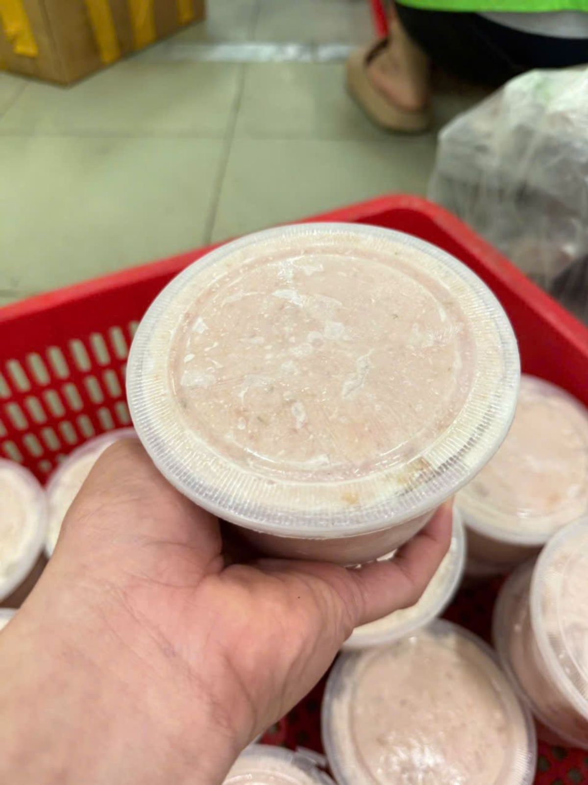 Chả tôm sống hộp 500g Chả tôm sống hộp 500g