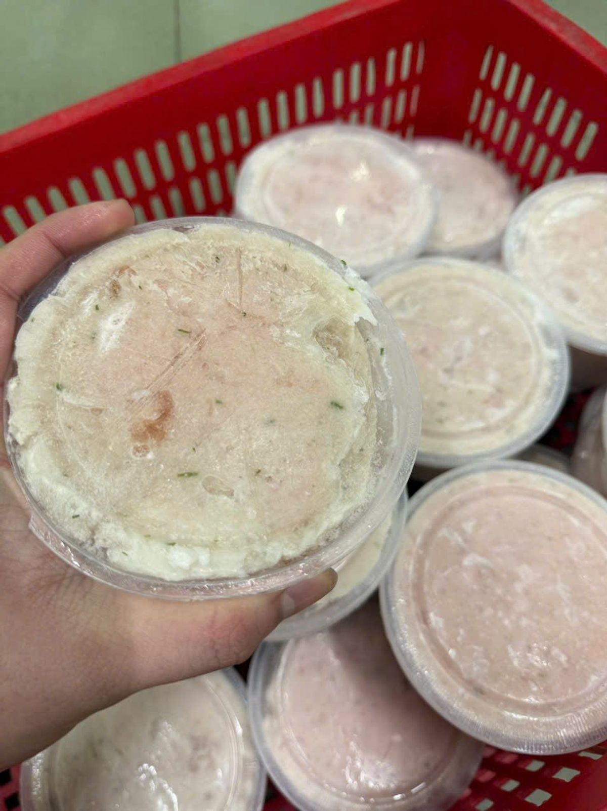 Chả tôm sống hộp 500g Chả tôm sống hộp 500g