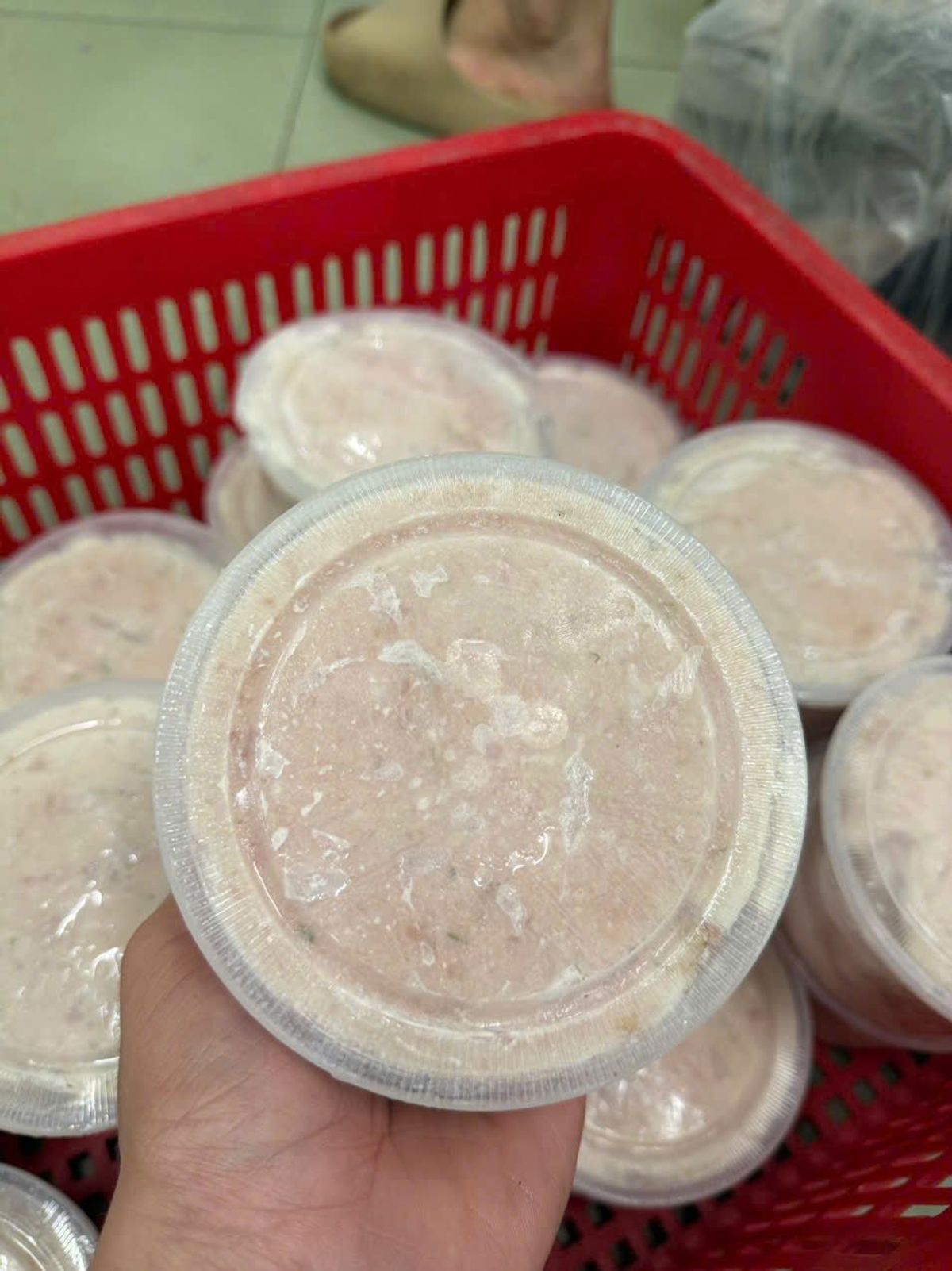 Chả tôm sống hộp 500g Chả tôm sống hộp 500g