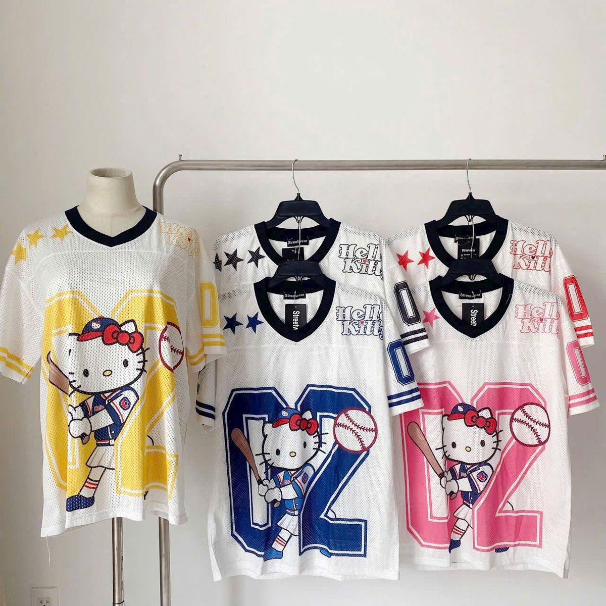 Áo thun cổ tim Hello Kitty số 02 mới về Áo thun cổ tim Hello Kitty số 02 mới về
