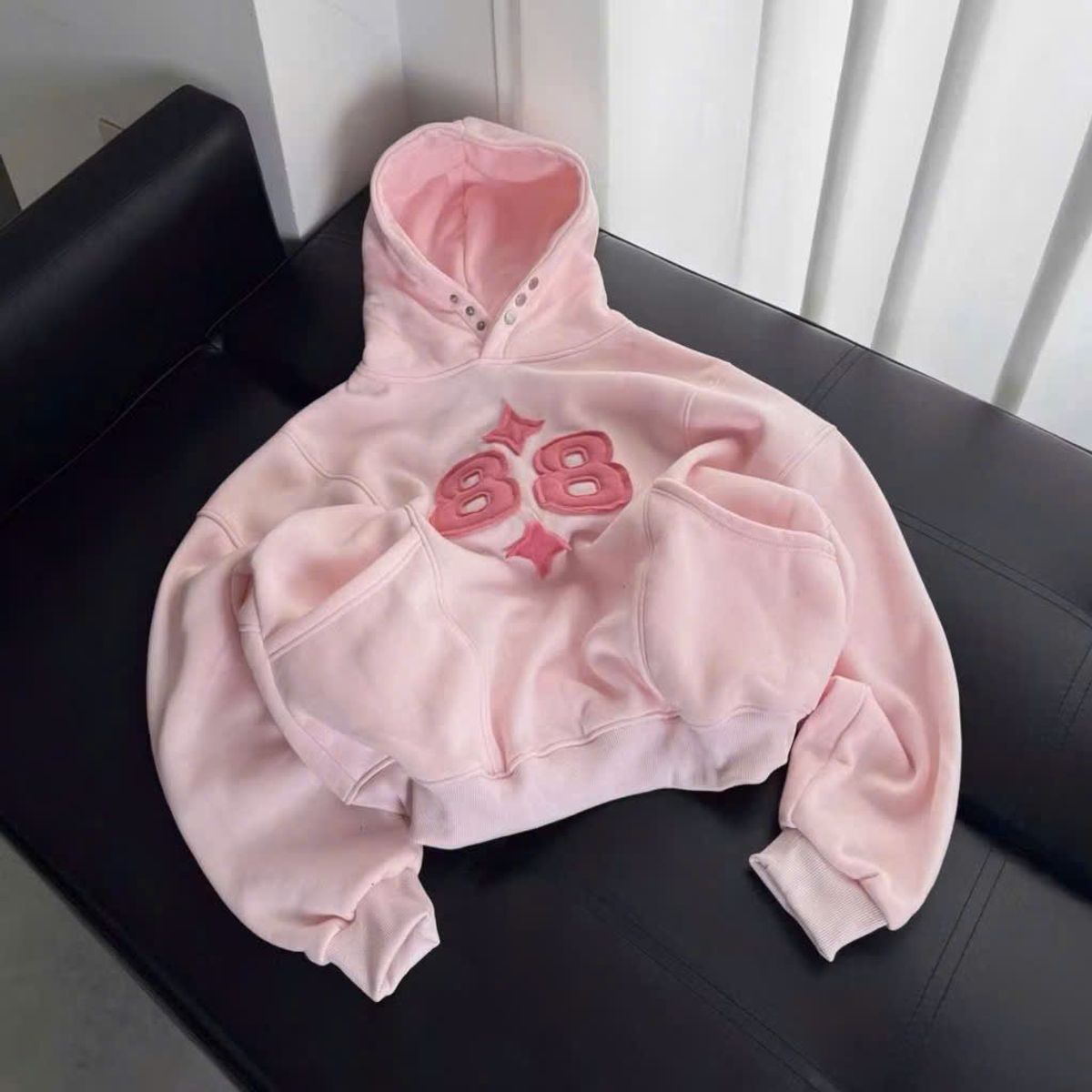 Áo Hoodie Chất Nỉ Xuất Khẩu Mềm Mịn Có Logo Thêu Nổi 88 Áo Hoodie Chất Nỉ Xuất Khẩu Mềm Mịn Có Logo Thêu Nổi 88