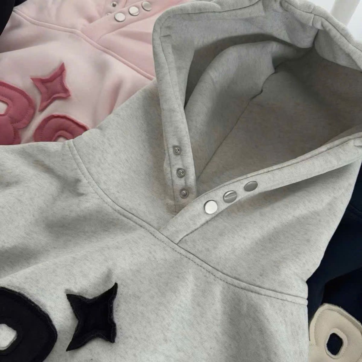 Áo Hoodie Chất Nỉ Xuất Khẩu Mềm Mịn Có Logo Thêu Nổi 88 Áo Hoodie Chất Nỉ Xuất Khẩu Mềm Mịn Có Logo Thêu Nổi 88